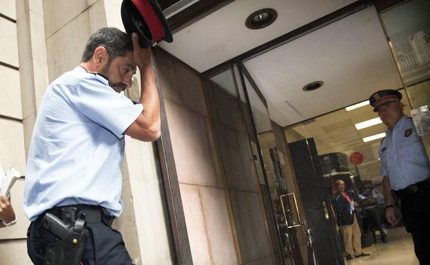 La carta de Trapero: «Están afectando a la profesionalidad y el prestigio de los Mossos»