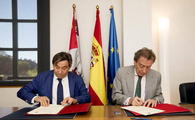 La Junta y la UNED colaborarán en el estudio y el análisis de la emigración