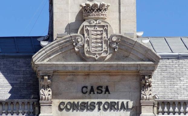 Toma la Palabra insiste en eliminar la Laureada del escudo de Valladolid