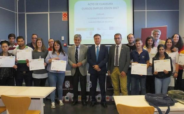 Los cursos de empleo juvenil de la EOI y la Diputación entregan sus diplomas
