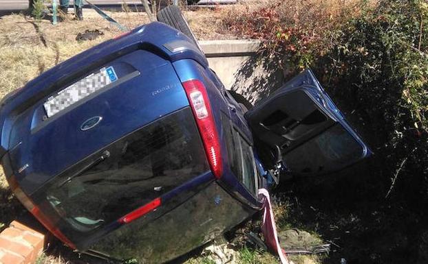Tres vehículos colisionan en un cruce junto a Candeleda