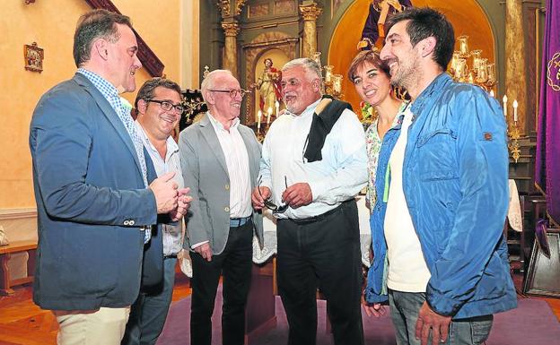 Los nazarenos reeligen a Domiciano Curiel como hermano mayor