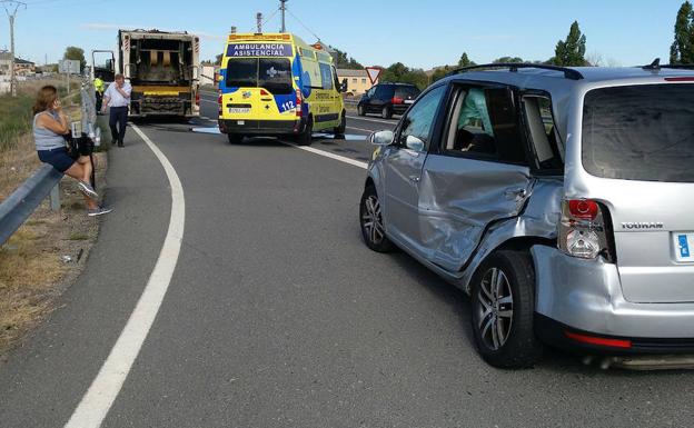 Un herido tras chocar contra un camión de basura de la Mancomunidad La Atalaya