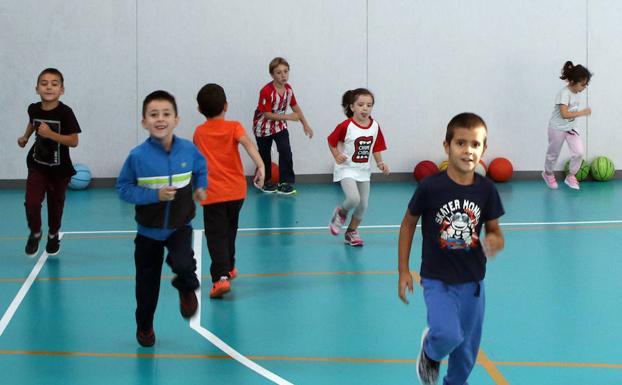 Los niños del Peñascal ya tienen un pabellón para hacer gimnasia