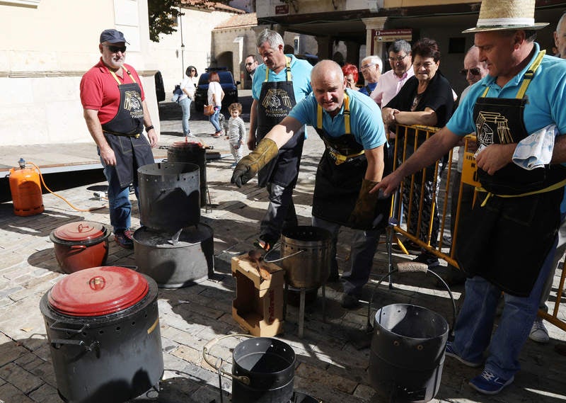 Degustación de olla ferroviaria en la Plaza Mayor de Palencia