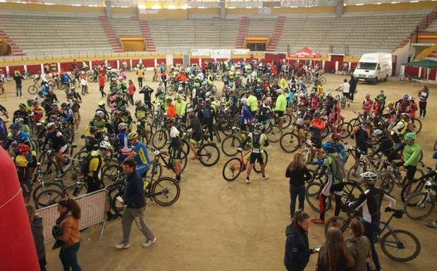 280 aficionados toman parte en la 'Ruta del sofocón' en Íscar