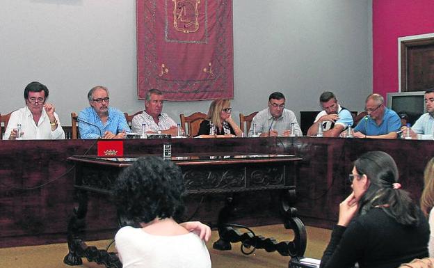 El conflicto de Cataluña irrumpe en el pleno a través de una declaración de PP y PSOE