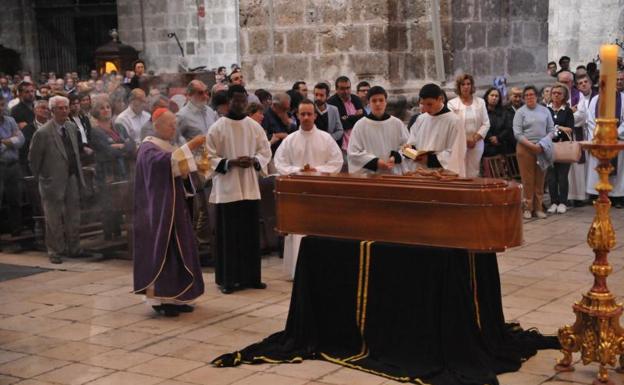 La diócesis da su último adiós al rector del Seminario en un multitudinario funeral
