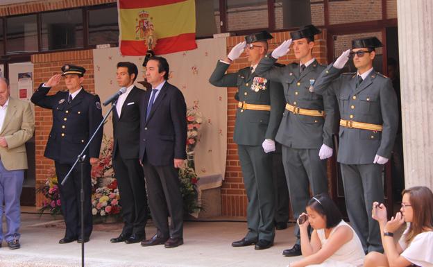 Arévalo arropa a la Guardia Civil en la Fiesta del Día del Pilar