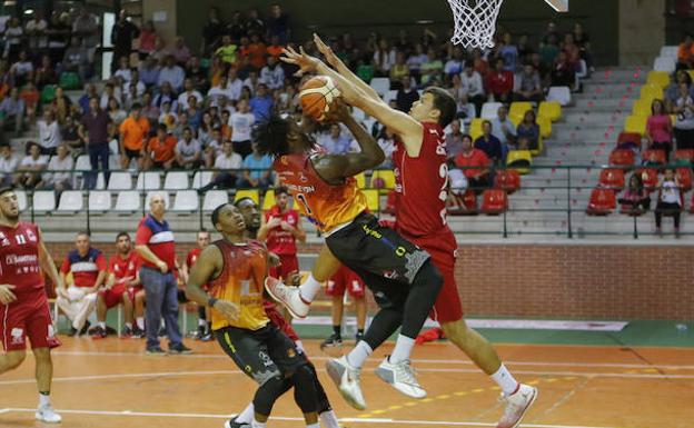 Aquimisa Carbajosa estrena su condición de equipo EBA en casa ante el Narón