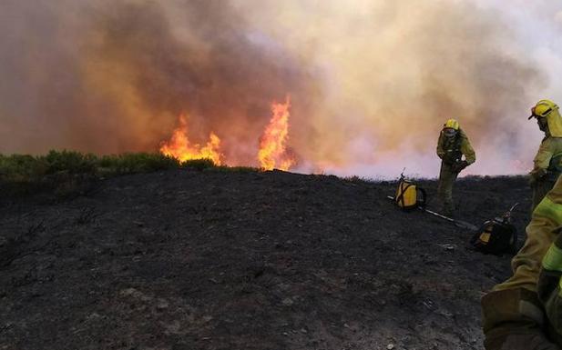 Herido el miembro de una cuadrilla que trabaja en la extinción del incendio de Caldas de Luna