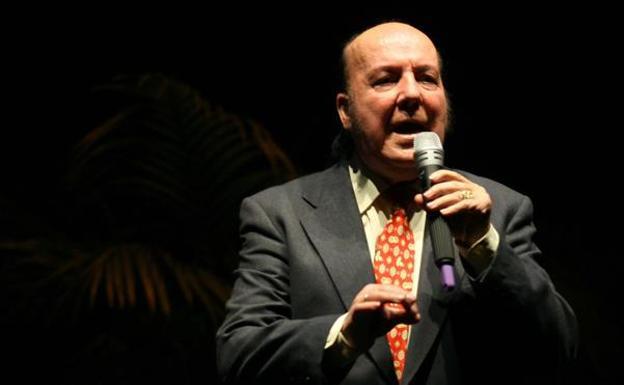 Chiquito de la Calzada, ingresado tras ser rescatado en su casa por una caída