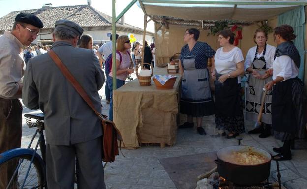Villanueva de Duero regresa al siglo XX con una feria de los oficios de antaño