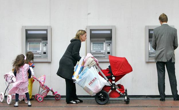 Castilla y León, la comunidad con más habitantes sin acceso a oficinas bancarias