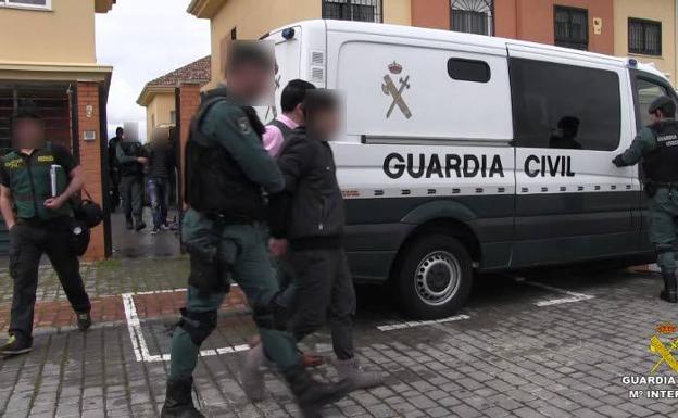 Detienen a cuatro personas en Segovia por explotación sexual de jóvenes rumanas