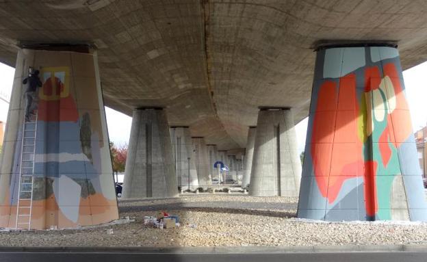 Siete murales dan vida a cinco espacios grises de Valladolid