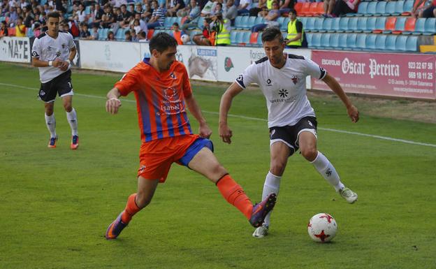 Choque de trenes en el Helmántico en el estreno de Calderé