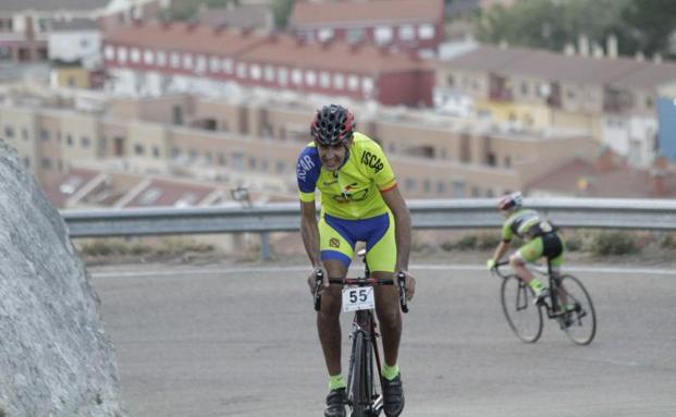 Diego Cosgaya y Marta Antolino se llevan la cronoescalada al castillo de Peñafiel