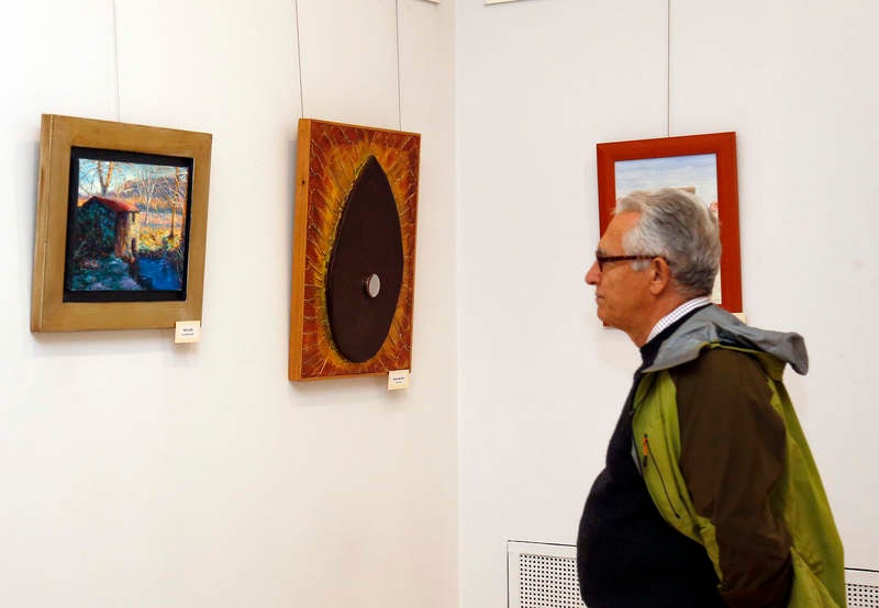 Inauguración de la exposición de pintura a favor de la Asociación Palentina de Esclerosis Múltiple