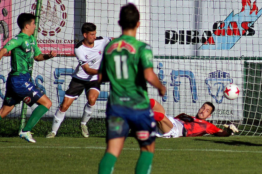 El CF Salmantino rescata un punto en el 93 en Astorga