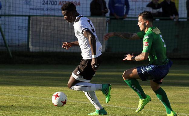 El CF Salmantino busca ante el Bupolsa la primera victoria de la ‘era Calderé’