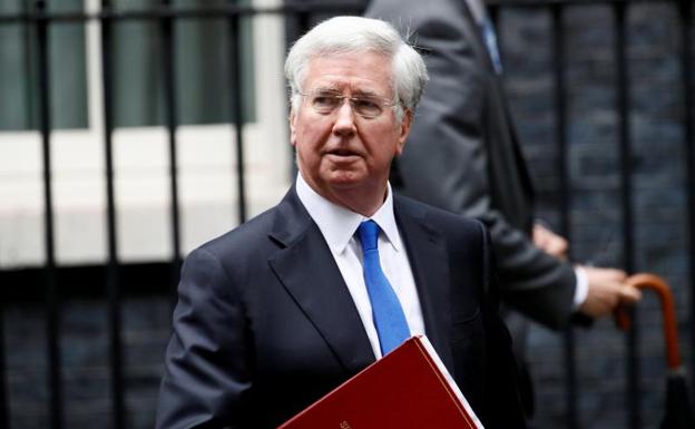 Dimite Michael Fallon, ministro de Defensa británico, acusado de acoso sexual