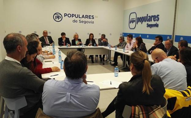 José María Bravo preside un renovado Consejo de Política Local del PP