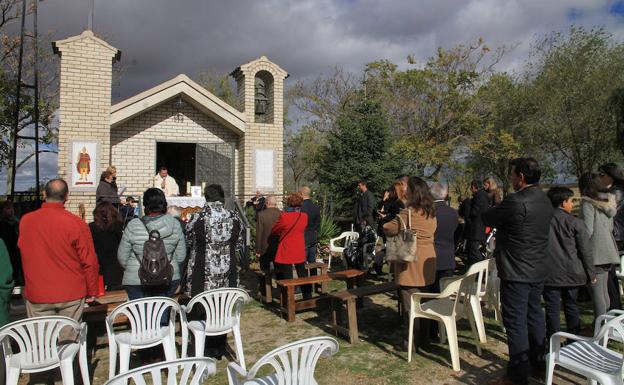 Bodas de plata en la capilla de la gasolinera de Valseca