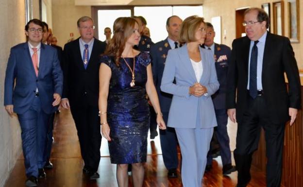 Cospedal: «Una mentira no puede ocultar la máxima de la democracia, que es la ley»