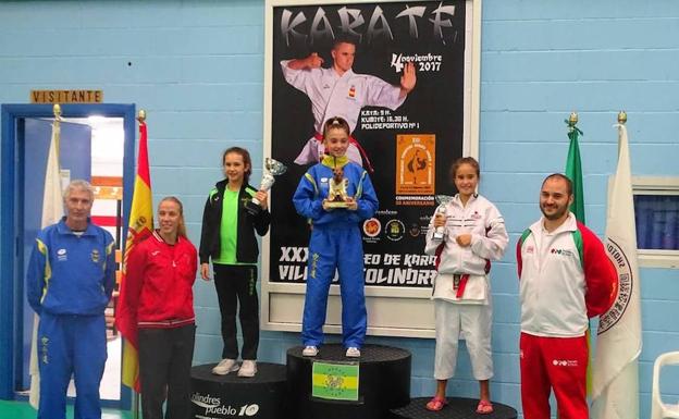 Dos bronces para karatekas de Valladolid en Colindres