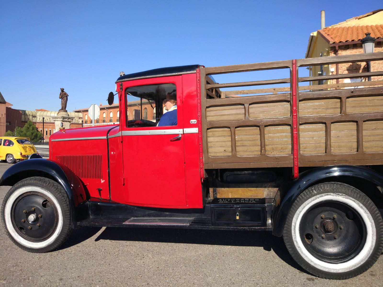 Concentración de vehículos clásicos en Cevico de la Torre (Palencia)