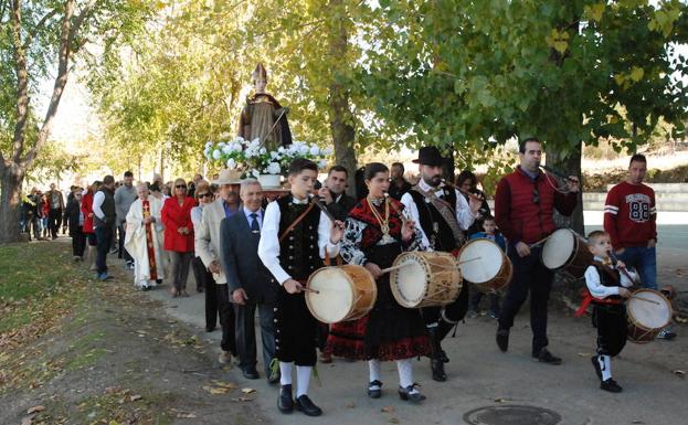 Traspaso de capa, procesión y comida para cerrar las fiestas