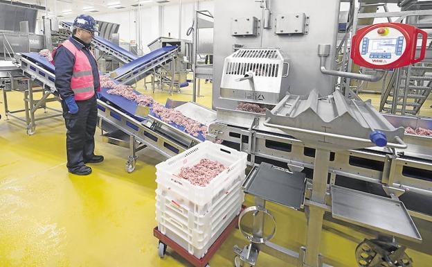 Campofrio prevé acabar 2017 con la nueva fábrica al 100 % y 3 % más en ventas