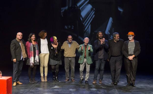 Versos descalzos entre zapatos