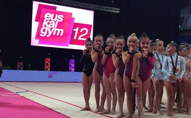 Las pequeñas del CD La Victoria se cuelgan el oro en Vitoria