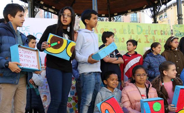 Más de 200 niños claman por sus derechos