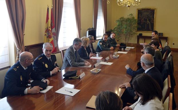 Ávila implanta un interlocutor policial para proteger al personal sanitario