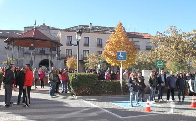 Decenas de personas se concentran en Arévalo como repulsa a por la Violencia de Género y en apoyo de la familia de Mónica Berlanas