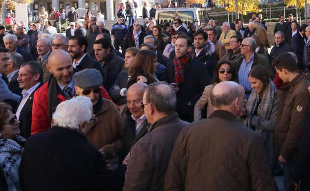 Multitudinaria despedida a Octaviano Palomo