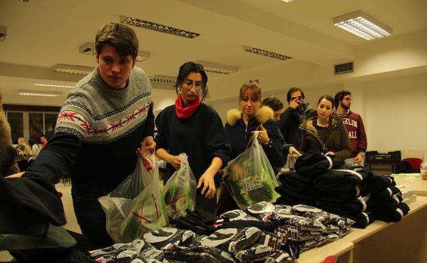 Calor y abrigo para personas sin hogar de Valladolid en un lluvioso ‘Black Friday’