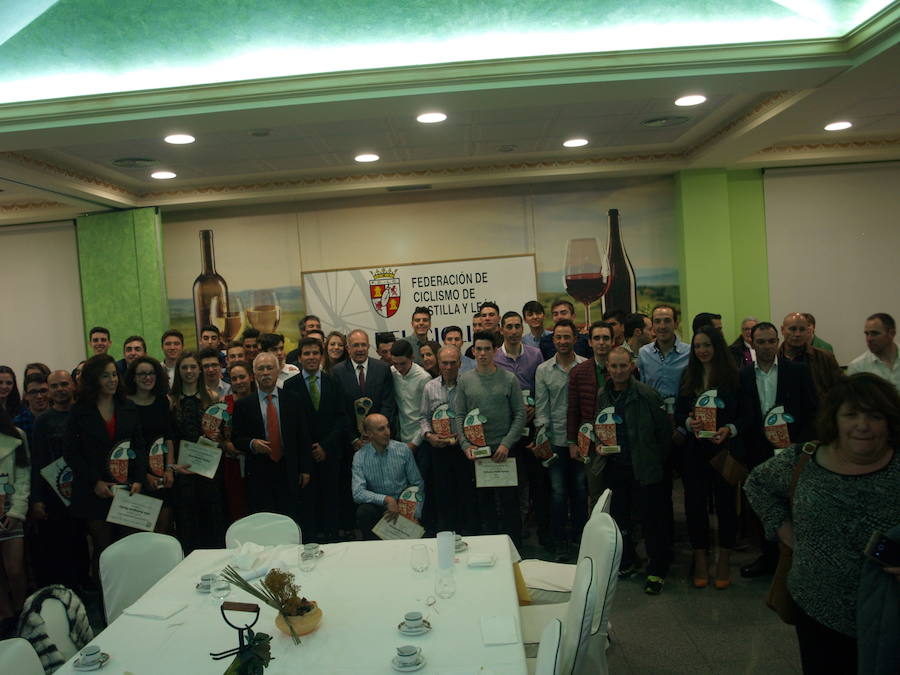 El ciclismo regional premia a sus mejores deportistas de 2017
