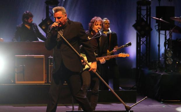 Loquillo llena de rock el Auditorio Miguel Delibes