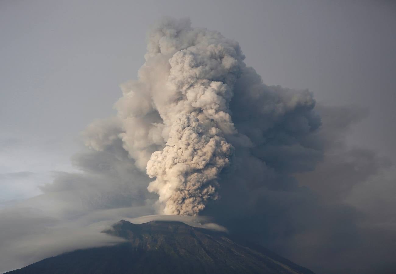 La erupción del volcán Agung en la isla de Bali