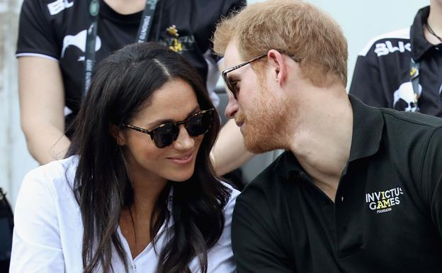 El Príncipe Harry le pidió la mano Meghan Markle mientras asaban un pollo