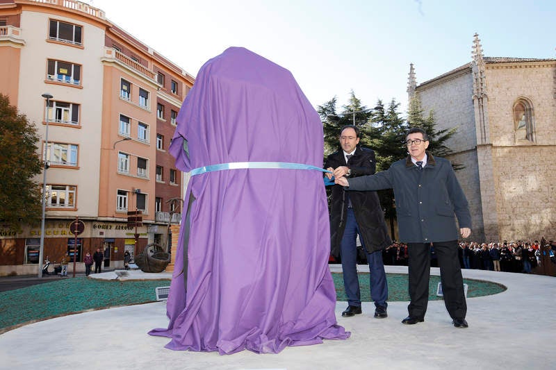 Inauguración de la escultura de San Juan de Dios en la rotonda de San Lázaro de Palencia