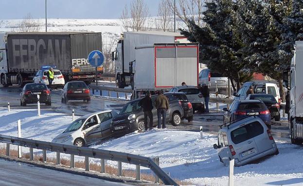 Accidente múltiple en Burgos con cuatro turismos y diez camiones implicados