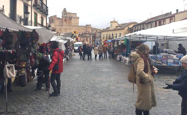 La Feria de San Andrés de Turégano resiste a las inclemencias del tiempo