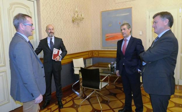 La Diputación renueva su apoyo a la Agrupación de Comerciantes de Segovia
