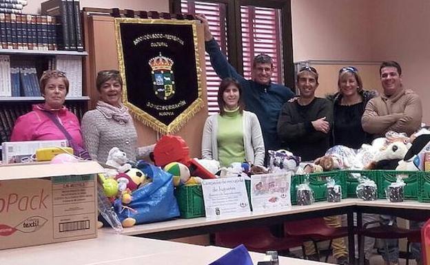 Gomezserracín y Chatún recogen más de 160 juguetes para Ningún Niño Sin Sonrisa