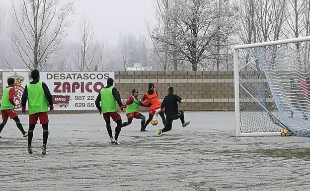 La cencellada 'acompaña' a la Cultural en su entrenamiento